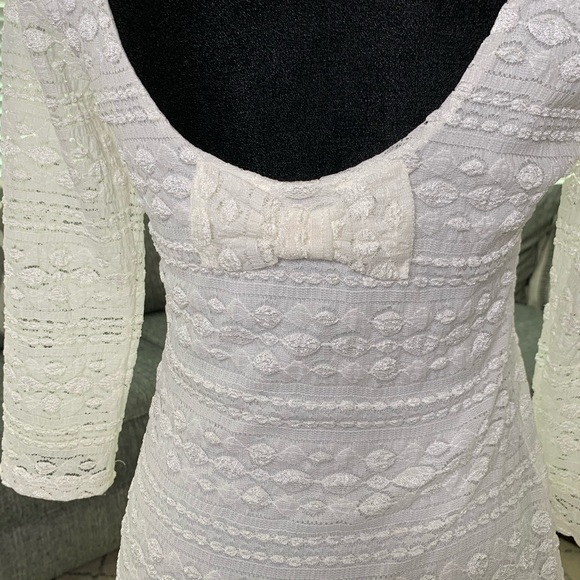 White Stretch Lace Dress with Bow on Back - Picture 5 of 5
